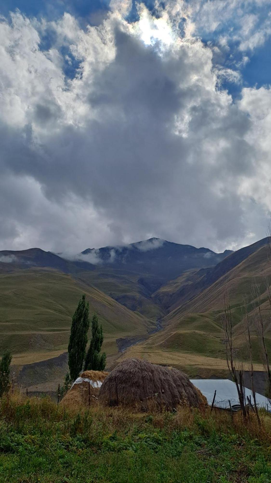 Xinaliq Khinalig Izzet'S Riverside Home Stay Exteriör bild