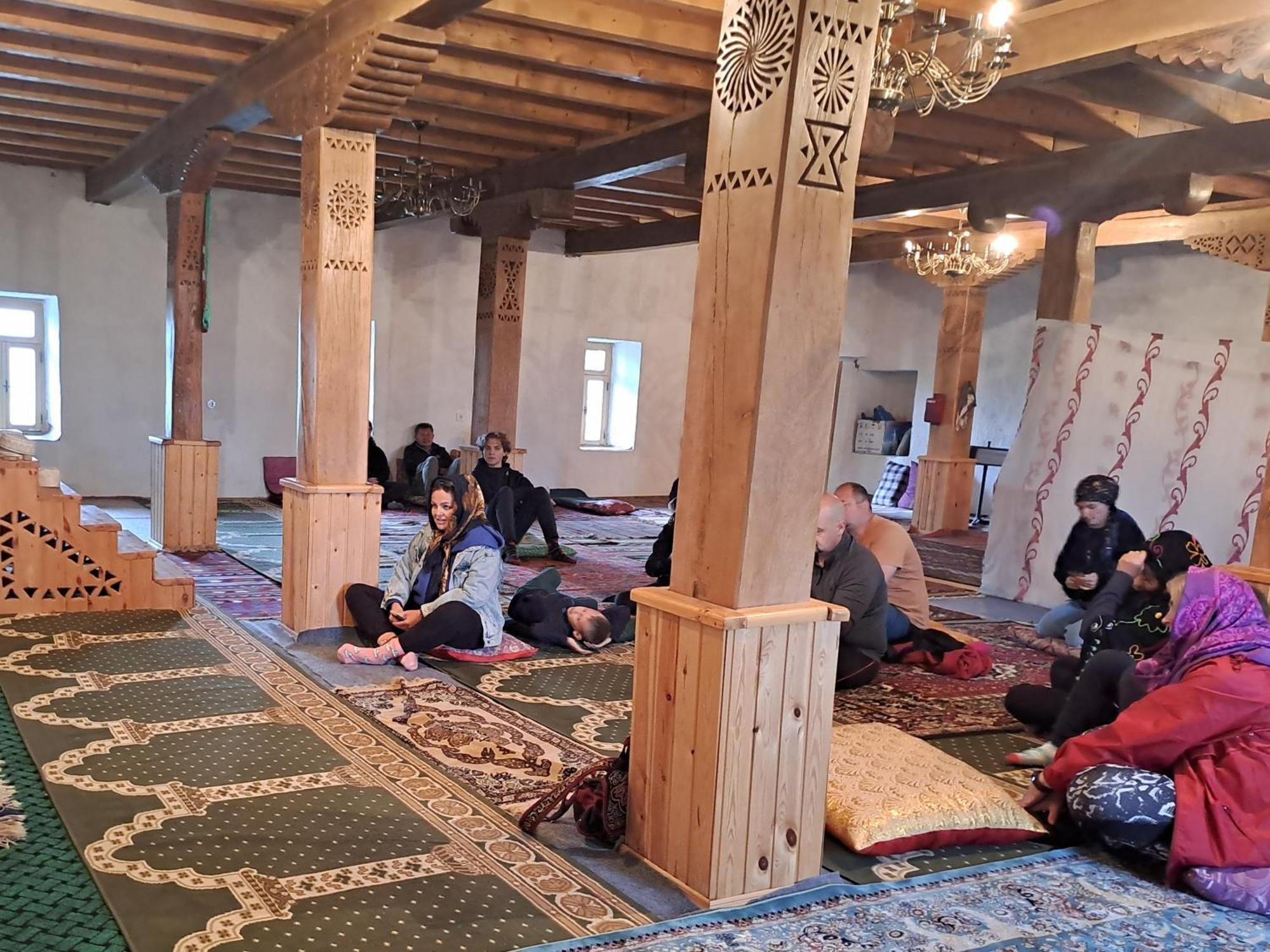 Xinaliq Khinalig Izzet'S Riverside Home Stay Exteriör bild