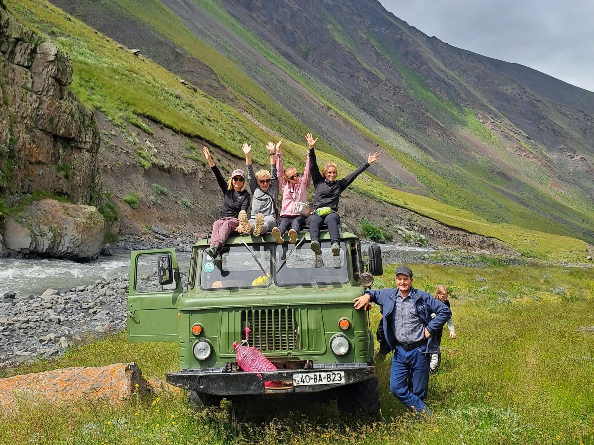 Xinaliq Khinalig Izzet'S Riverside Home Stay Exteriör bild